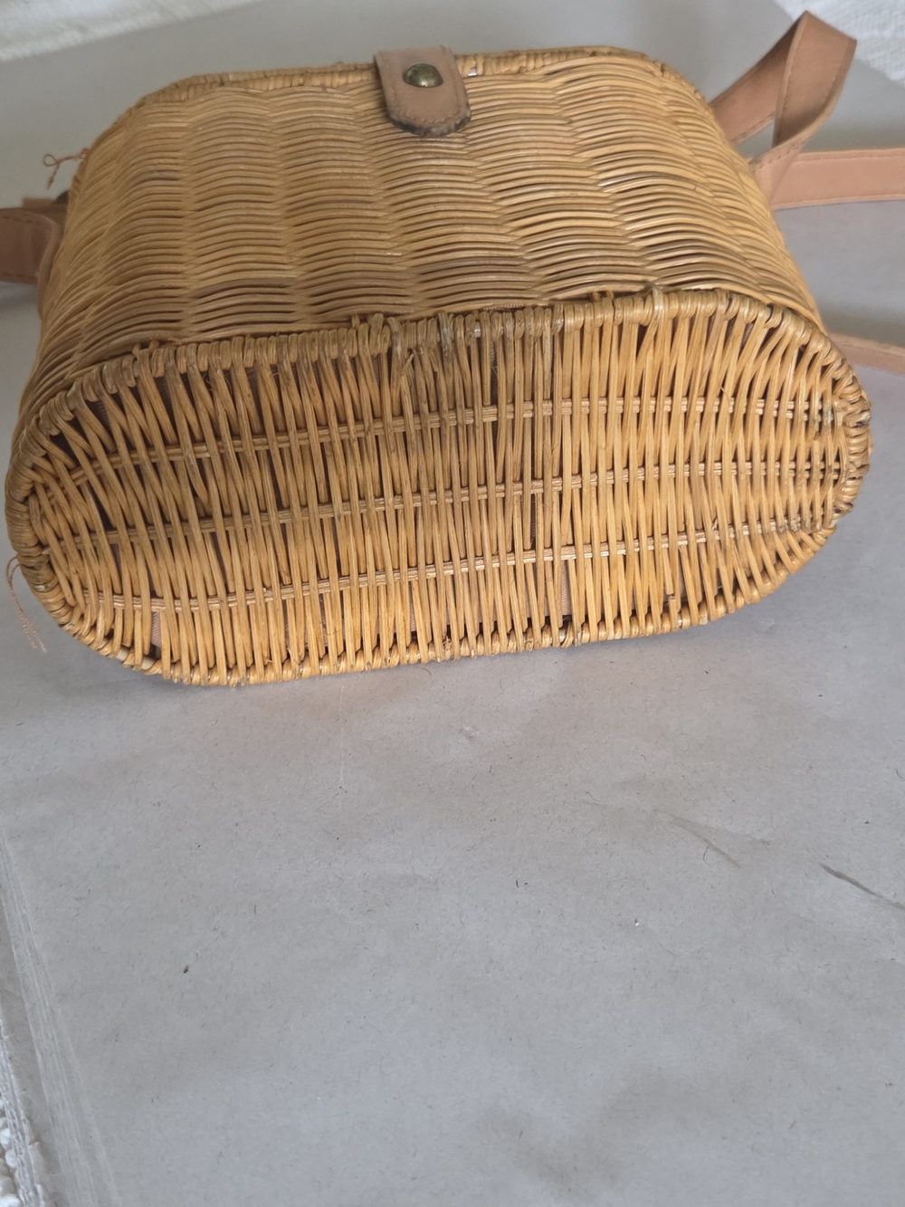 Universal Thread Woven Rattan Crossbody Bag in Tan - Picture 5 of 7